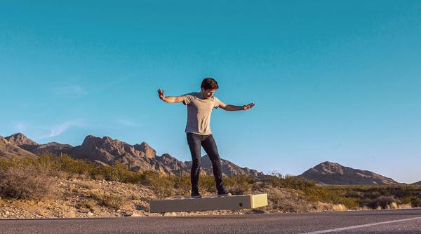 romanii de la arca prezinta la monaco un vehicul zburator propulsat electric