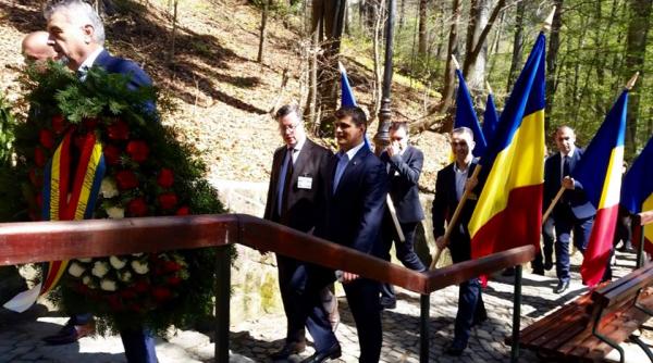 marine le pen a vizitat muzeul peles