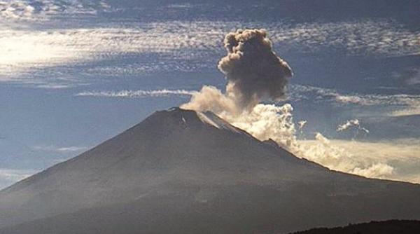 activitate intensificata a vulcanului mexican popocatepetl