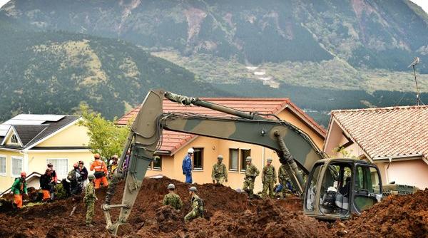 japonia supravietuitorii prinsi sub daramaturi s au folosit de aplicatii mobile pentru a comunica