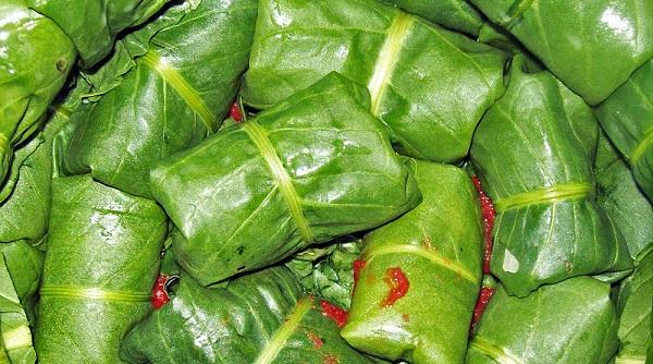 reteta zilei de joi sarmale cu urda in frunze de sfecla retete romanesti pe gustul tau