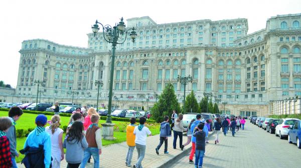 scoala altfel la fel cu bani de la parinti