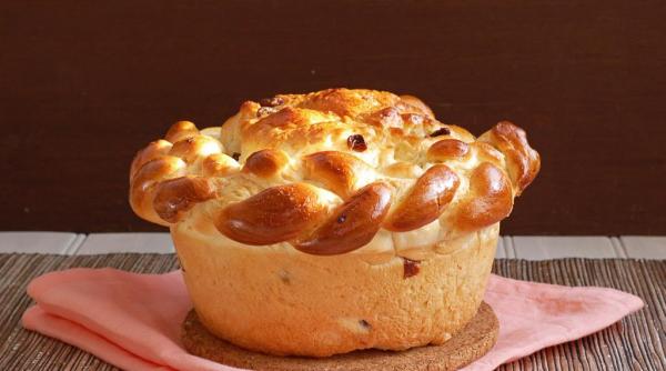 pregatiri pentru masa de pasti pasca cu branza sarata