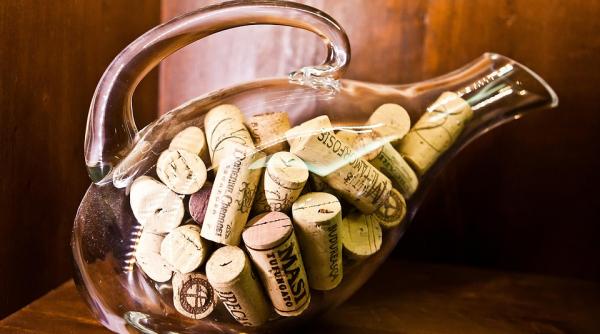 video cum sa scoti dopul de pluta cazut in sticla