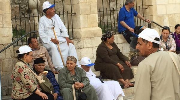 mii de credinciosi crestini s au adunat la ierusalim inaintea pastelui ortodox