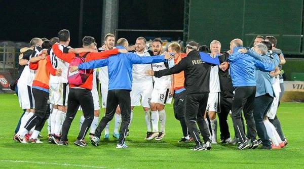 astra giurgiu a primit trofeul tricourile si medaliile de campioana