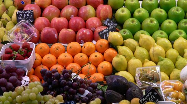 fructul care contine cele mai multe pesticide este