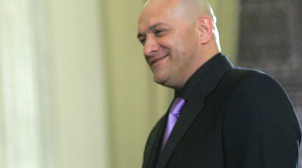 gabi balint pe scena alaturi de proconsul