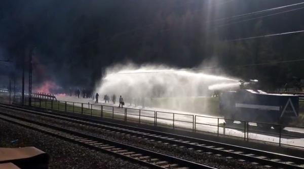video migranti confruntari intre manifestanti si politie in apropiere de frontiera austriaca