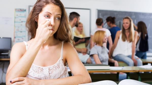 cum se poate apara un elev agresat de profesor