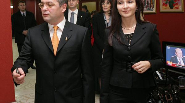 cluj sotia lui emil boc si a lansat un cd cu poezii recitate de florin piersic