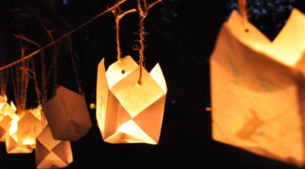 mii de bucuresteni au participat la festivalul luminii din parcul carol