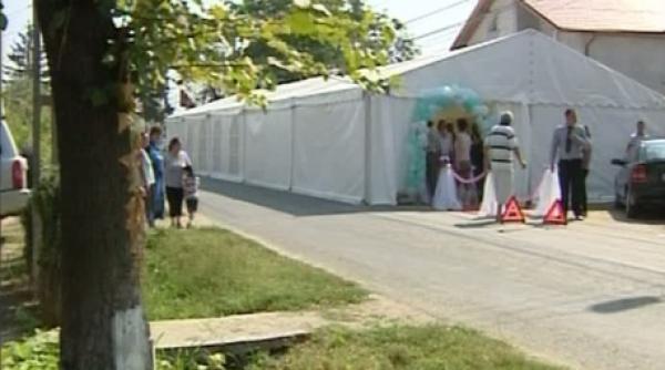 pentru ca au pus cortul de nunta pe un drum public risca 3 ani de inchisoare