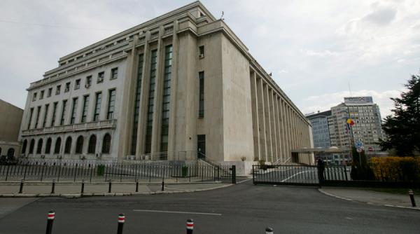 alerta un barbat si a dat foc in fata guvernului