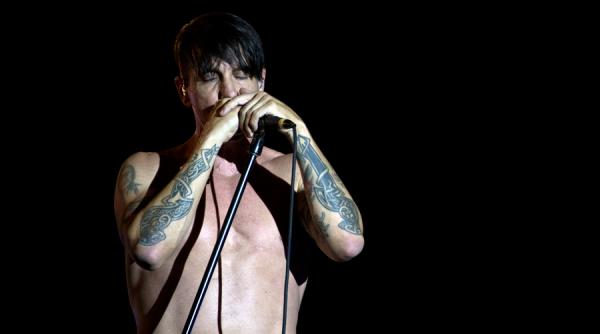 solistul trupei red hot chili peppers anthony kiedis spitalizat de urgenta