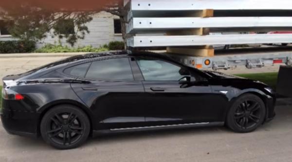 a dat cu tesla n gard