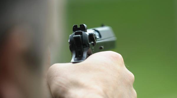 de ce politistii au tras in omul care le a adus pizza