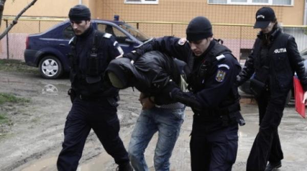 botosani profesor ridicat de procurorii diicot pentru pornografie infantila si relatii sexuale cu minori