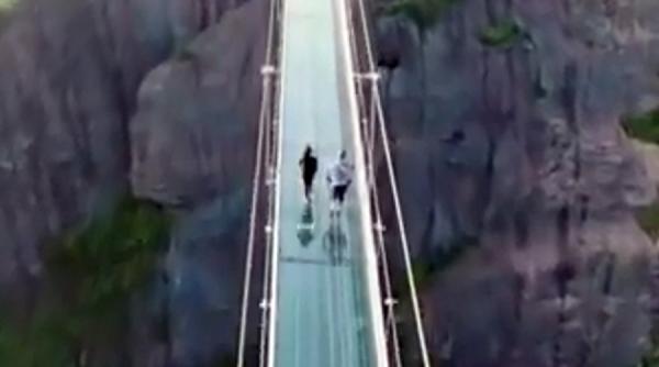 video cel mai ametitor si terifiant pod din lume se afla in china