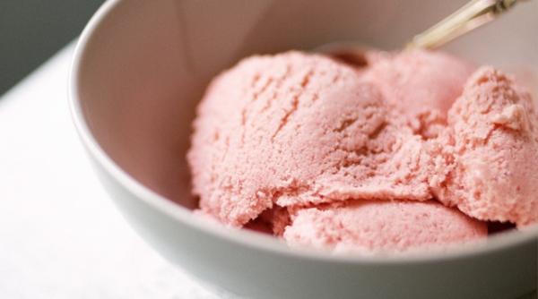 cea mai simpla inghetata fara zahar si lactate se prepara din doar 3 ingrediente