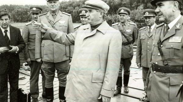 nicolae ceausescu si ion iliescu revin in politica