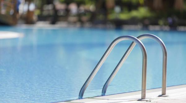 tragedie in hunedoara o fetita a murit in urma unui incident petrecut in strandul din statiunea geoagiu bai