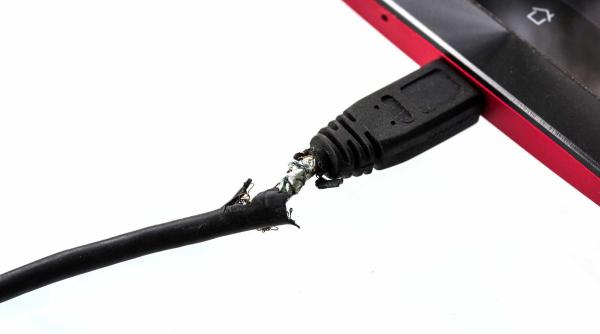 tragedie in judetul galati un copil de 9 ani a murit dupa ce si a pus telefonul la incarcat