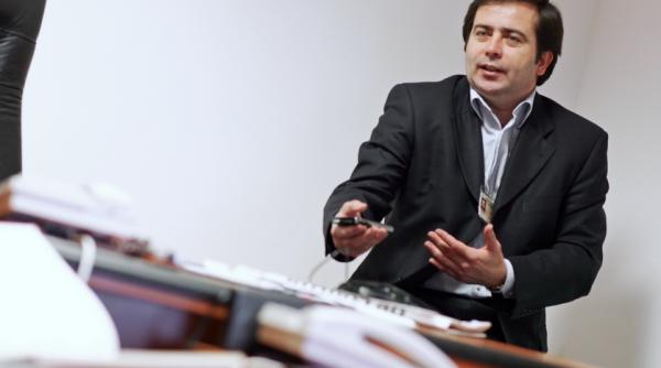 perchezitii la sediul uti din aeroportul otopeni