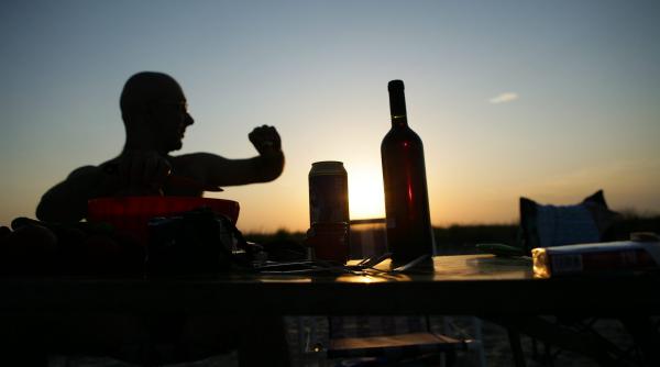 unul din patru romani bea alcool intr o zi obisnuita