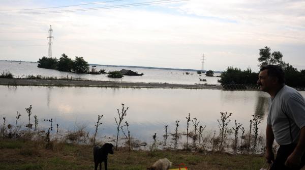 2 oameni au murit dupa ce au fost luati de viitura peste 200 de persoane evacuate