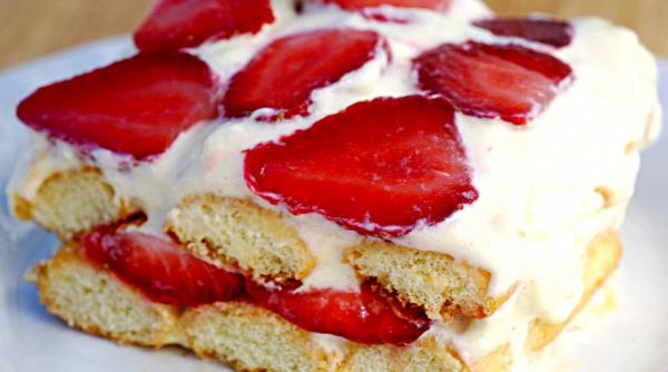 dulce de primavara tiramisu cu capsuni