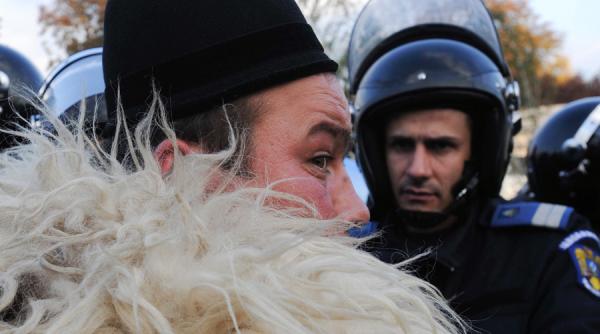 fermierii protesteaza in fata palatului parlamentului