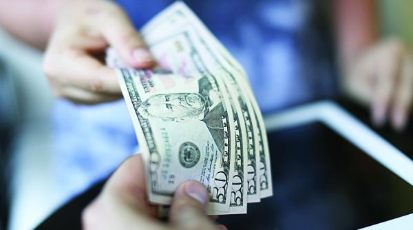 bani mai putini de la capsunari