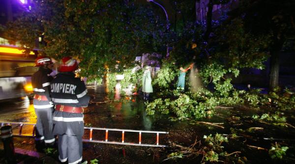 dambovita interventii ale pompierilor pentru evacuarea apei din mai multe locuinte