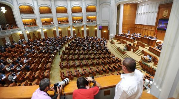 plenul camerei deputatilor a adoptat hotararea de vacantare a postului presedintelui acestui for