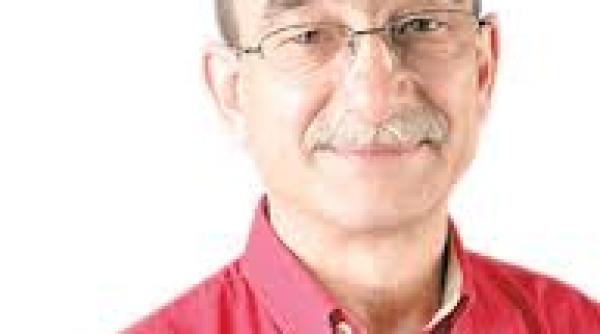 punctul pe ei plesu incearca sa vitaminizeze portretul lui ciolos