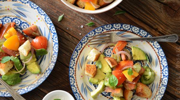 avocado panzanella are multe vitamine e hranitoare si este extrem de sanatoasa