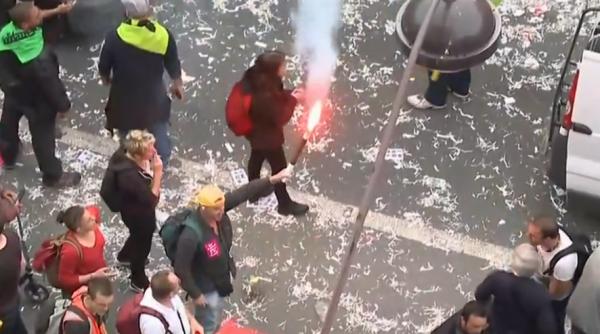 update confruntari violente intre sindicate si fortele de ordine la paris 26 de participanti au fost raniti 15 sunt arestati