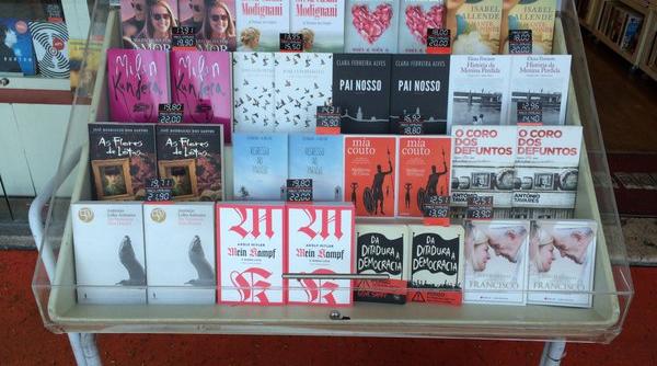 o editie a lucrarii lui adolf hitler mein kampf s a epuizat la targul de carte din lisabona