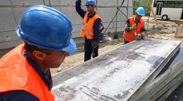 o mana de angajati de la privati duc in spate tara