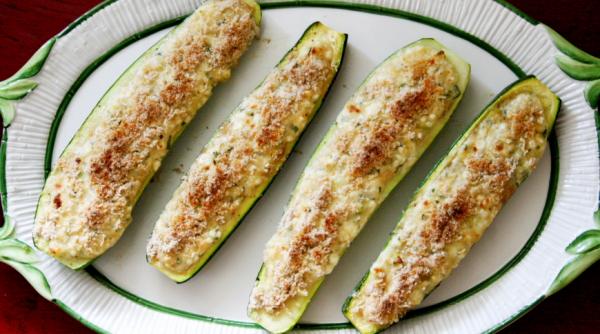 mancare usoara si gustoasa dovlecei umpluti cu branza de vaci