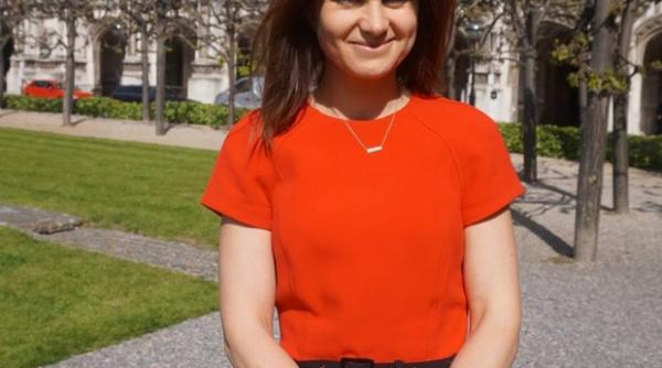 parlamentara britanica impuscata si injunghiata a murit