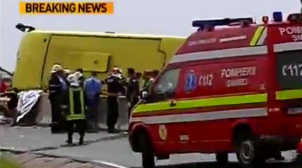 alerta autocar rasturnat 1 copil si 3 adulti au murit