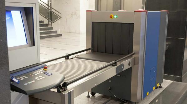 comoara descoperita in bagajele unei romance politia a intervenit