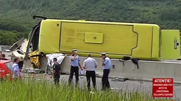 flori si lumanari la iasi pentru victimele accidentului de la persani judetul brasov