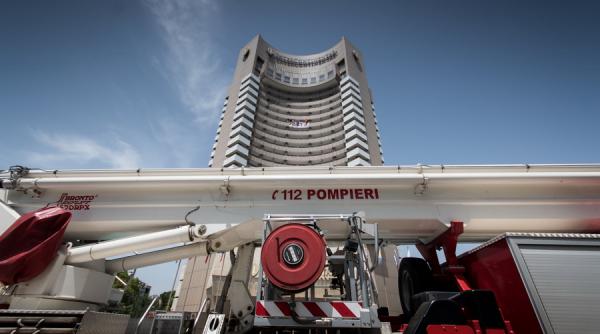 un barbat ameninta ca se arunca de pe intercontinental are mari probleme cu bancile