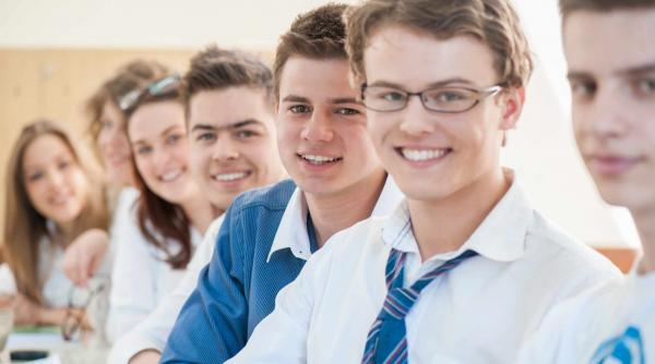 veste buna elevii de clasa a viii a intra de vineri in vacanta