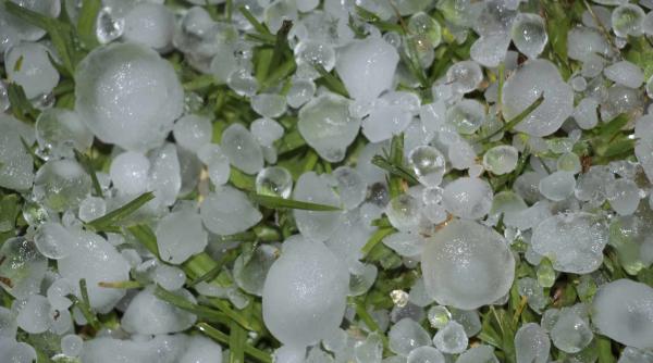 fenomene extreme sambata spre duminica