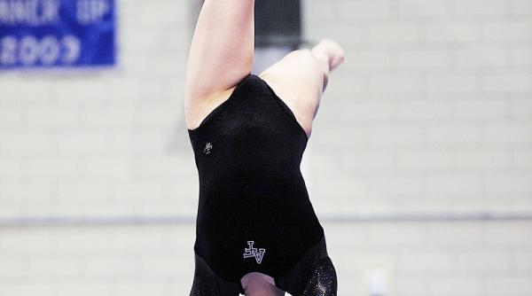 tragedie in gimnastica o campioana s a aruncat de la etajul 6 motivul este incredibil