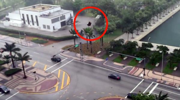 video atentie ploua cu mobilier